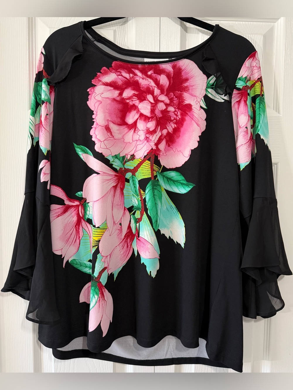 Susan Graver Liquid Knit Floral Flutter Sleeve Top Black Pink Large